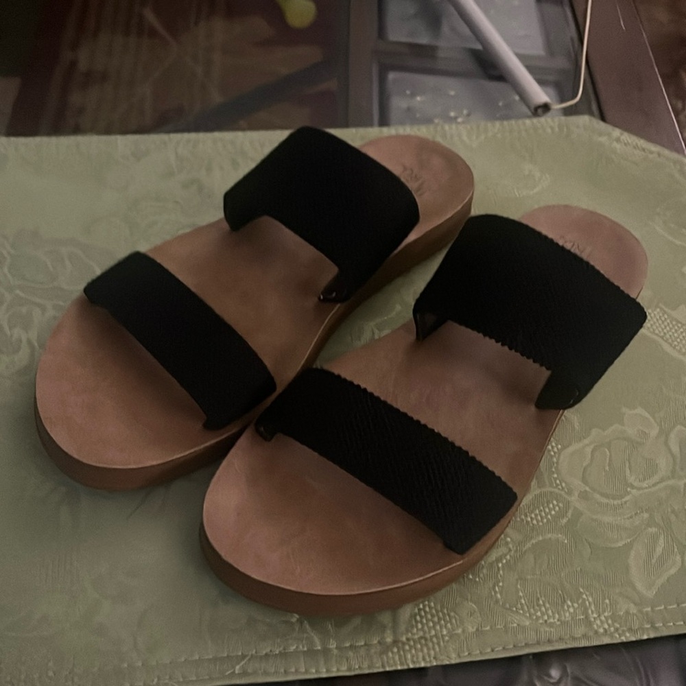 5.-Time And Tru Sandals